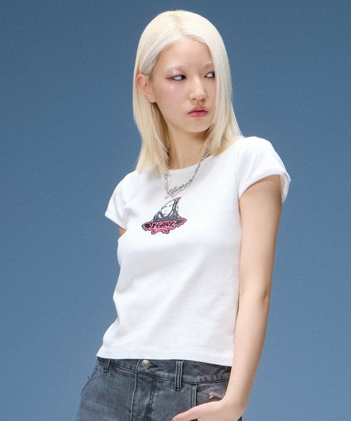 X-girl(エックスガール)の「DEVIL FACE S/S BABY TEE(Tシャツ/カットソー・レディース・ブラック/ホワイト/レッド・S/M)」の4枚目の写真