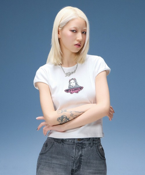 X-girl(エックスガール)の「DEVIL FACE S/S BABY TEE(Tシャツ/カットソー・レディース・ブラック/ホワイト/レッド・S/M)」の5枚目の写真