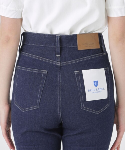 BLUE LABEL CRESTBRIDGE（ブルーレーベルクレストブリッジ）の「【BLUE LABEL DENIM】スキニーデニム（デニムパンツ・レディース・ダークネイビー・38/40/36）」の6枚目の写真