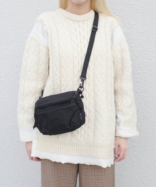 INNOCENT（イノセント）の「【YM002】ユニセックス コンパクト ミリタリー サコッシュ GP0607（ショルダーバッグ・メンズ・ブラック/カモフラージュ/ダークベージュ・FREE）」の4枚目の写真