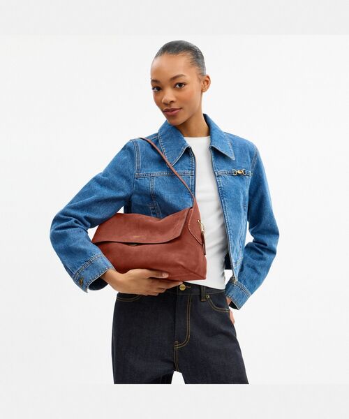 COACH（コーチ）の「チェルシー ショルダー バッグ 36（ショルダーバッグ・レディース・ブラウン系その他・ONE）」の2枚目の写真