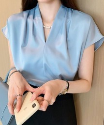 フレンチスリーブVネックブラウス