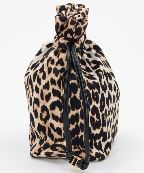 GANNI(ガニー)の「GANNI/ガニー Pouch Printed Nylon / B3010069 / レオパード柄 ナイロン キンチャク ミニバッグ(ハンドバッグ・レディース・レオパード・ONE SIZE)」の2枚目の写真