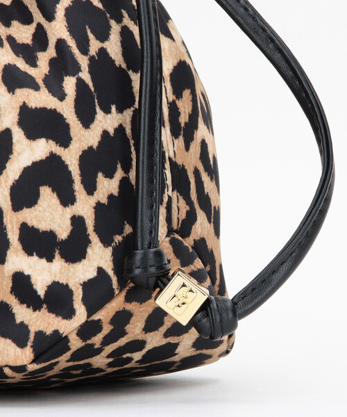 GANNI(ガニー)の「GANNI/ガニー Pouch Printed Nylon / B3010069 / レオパード柄 ナイロン キンチャク ミニバッグ(ハンドバッグ・レディース・レオパード・ONE SIZE)」の6枚目の写真