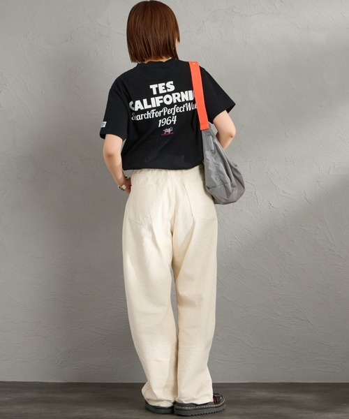 The Endless Summer（エンドレスサマー）の「[The Endless Summer/エンドレスサマー] 別注 バックロゴプリントTシャツ（Tシャツ/カットソー・レディース・ホワイト/ピンク/ブラック・S/M/L/XL）」の16枚目の写真