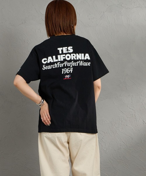 The Endless Summer（エンドレスサマー）の「[The Endless Summer/エンドレスサマー] 別注 バックロゴプリントTシャツ（Tシャツ/カットソー・レディース・ホワイト/ピンク/ブラック・S/M/L/XL）」の22枚目の写真