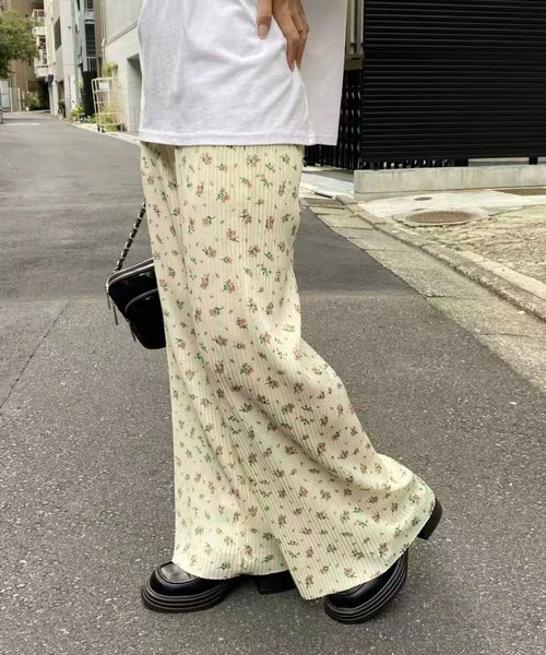 mebole（メボレ）の「フラワープリーツパンツ（その他パンツ・レディース・アイボリー/ブラック・FREE）」の2枚目の写真
