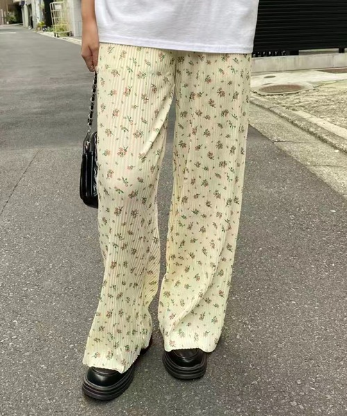 mebole（メボレ）の「フラワープリーツパンツ（その他パンツ・レディース・アイボリー/ブラック・FREE）」の16枚目の写真