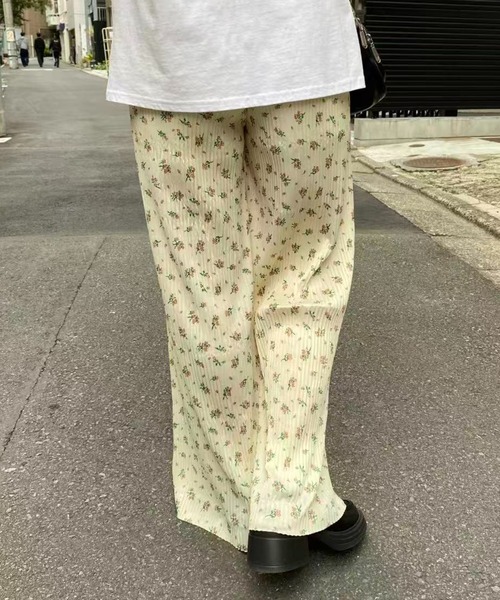 mebole（メボレ）の「フラワープリーツパンツ（その他パンツ・レディース・アイボリー/ブラック・FREE）」の6枚目の写真