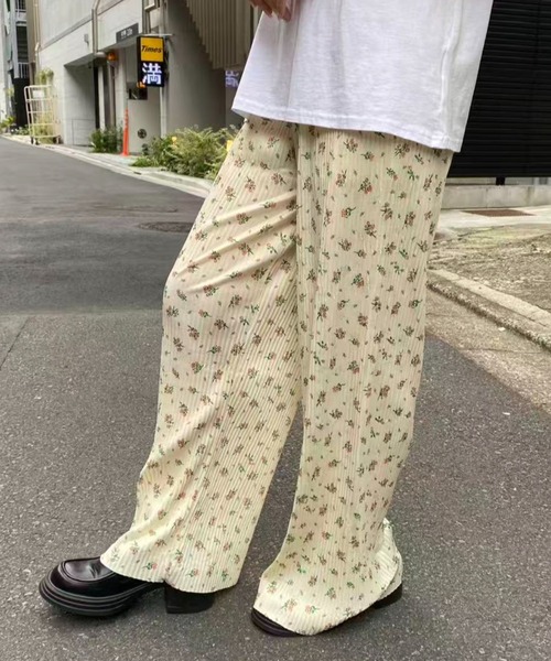 mebole（メボレ）の「フラワープリーツパンツ（その他パンツ・レディース・アイボリー/ブラック・FREE）」の9枚目の写真