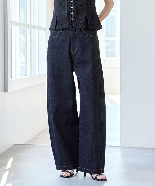 U by SPICK&SPAN(ユーバイスピックアンドスパン)の「バレルレッグバギーデニム(デニムパンツ・レディース・ネイビー/ブルー・36/38)」の1枚目の写真