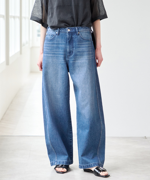 U by SPICK&SPAN(ユーバイスピックアンドスパン)の「バレルレッグバギーデニム(デニムパンツ・レディース・ネイビー/ブルー・36/38)」の2枚目の写真