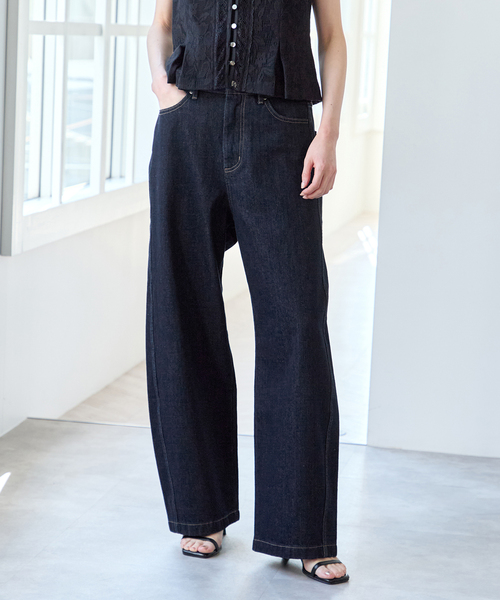 U by SPICK&SPAN(ユーバイスピックアンドスパン)の「バレルレッグバギーデニム(デニムパンツ・レディース・ネイビー/ブルー・36/38)」の7枚目の写真