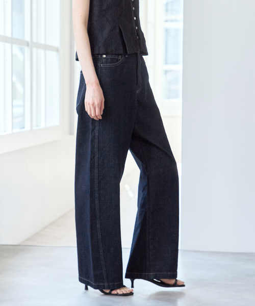 U by SPICK&SPAN(ユーバイスピックアンドスパン)の「バレルレッグバギーデニム(デニムパンツ・レディース・ネイビー/ブルー・36/38)」の9枚目の写真