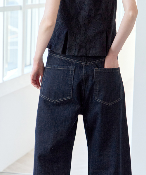 U by SPICK&SPAN(ユーバイスピックアンドスパン)の「バレルレッグバギーデニム(デニムパンツ・レディース・ネイビー/ブルー・36/38)」の12枚目の写真