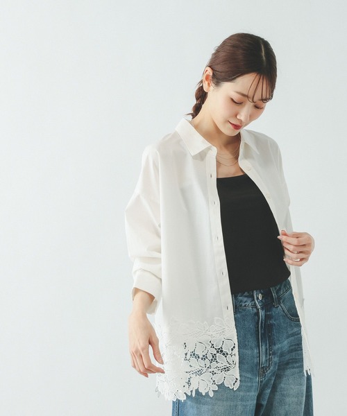 GLOBAL WORK（グローバルワーク）の「切り替えレースシャツ/637916（シャツ/ブラウス・レディース・ホワイト/ライトブルー・SHORT/REGULAR）」の5枚目の写真