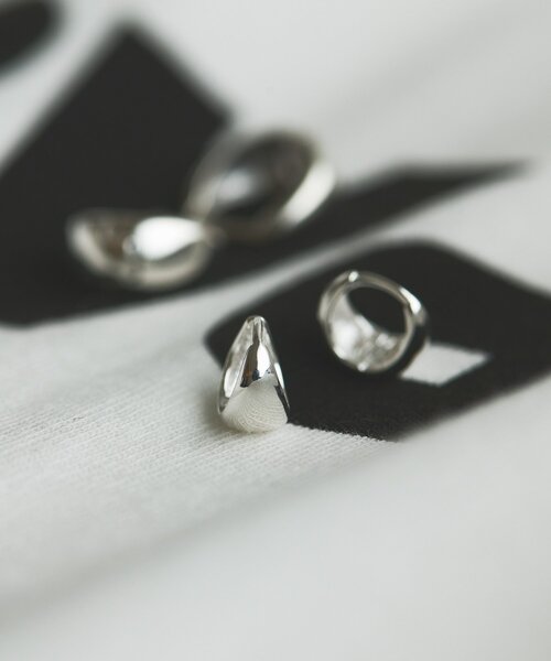 THE PAUSE(ザ ポーズ)の「【THE PAUSE】ミニフープピアス 4(ピアス(両耳用)・レディース・ゴールド/シルバー・FREE)」の1枚目の写真