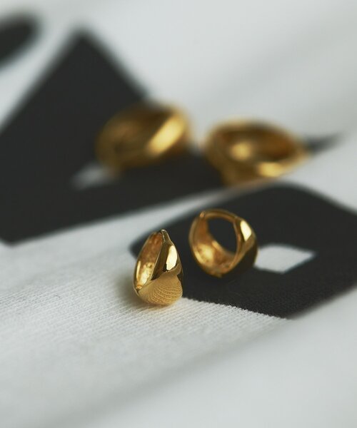 THE PAUSE(ザ ポーズ)の「【THE PAUSE】ミニフープピアス 4(ピアス(両耳用)・レディース・ゴールド/シルバー・FREE)」の2枚目の写真