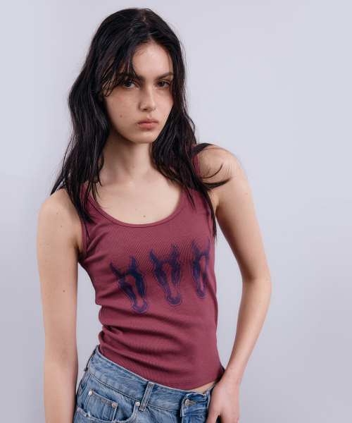 NUAKLE(ヌアクル)の「ホースプリンティングスリーブレス_ミューテッドワイン(Tシャツ/カットソー・レディース・その他・1/2)」の2枚目の写真