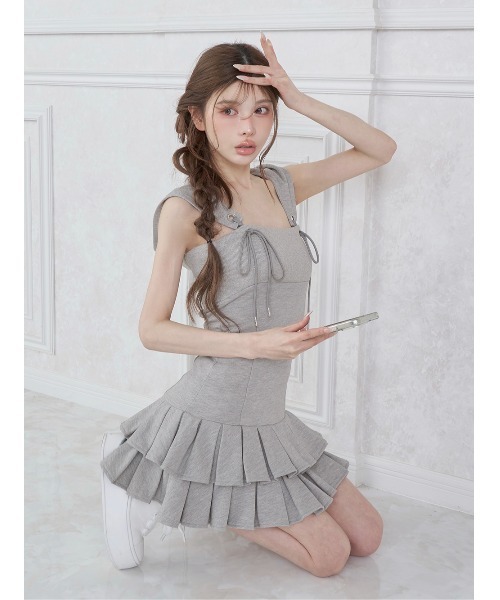 Darich（ダーリッチ）の「フードスウェットプリーツミニワンピース