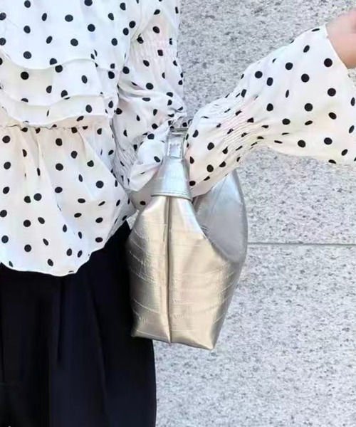 mebole（メボレ）の「ワンハンドルショルダーハンドバッグ（ショルダーバッグ・レディース・ホワイト/ブラック/シルバー・FREE）」の9枚目の写真