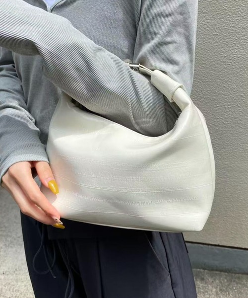 mebole（メボレ）の「ワンハンドルショルダーハンドバッグ（ショルダーバッグ・レディース・ホワイト/ブラック/シルバー・FREE）」の17枚目の写真