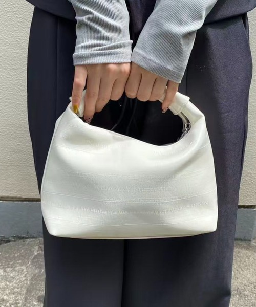 mebole（メボレ）の「ワンハンドルショルダーハンドバッグ（ショルダーバッグ・レディース・ホワイト/ブラック/シルバー・FREE）」の18枚目の写真