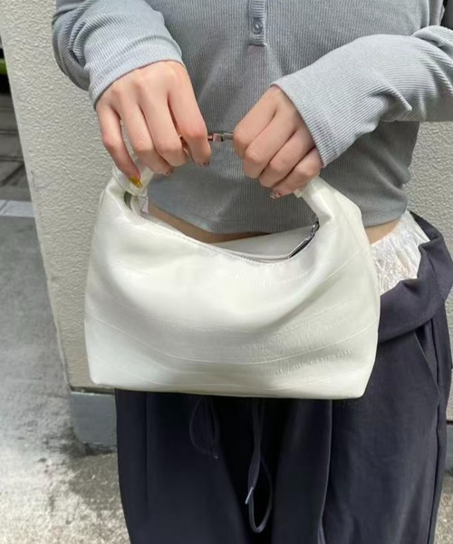 mebole（メボレ）の「ワンハンドルショルダーハンドバッグ（ショルダーバッグ・レディース・ホワイト/ブラック/シルバー・FREE）」の20枚目の写真
