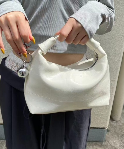 mebole（メボレ）の「ワンハンドルショルダーハンドバッグ（ショルダーバッグ・レディース・ホワイト/ブラック/シルバー・FREE）」の21枚目の写真