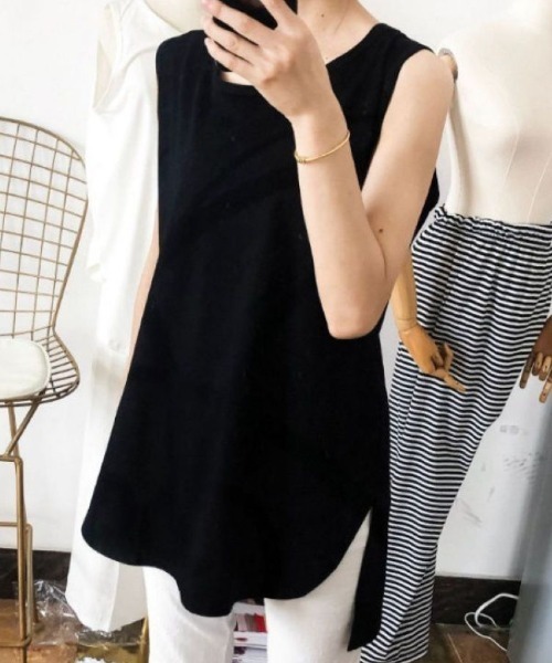 Lips（リップス）の「レイヤードで差がつく！着回し力抜群のロング丈タンクトップ（タンクトップ・レディース・ホワイト/ブラック・FREE）」の2枚目の写真