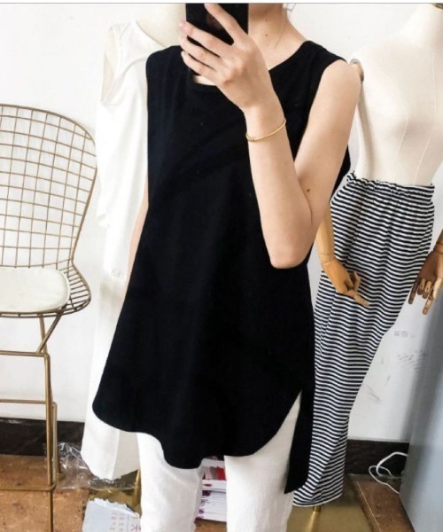 Lips（リップス）の「レイヤードで差がつく！着回し力抜群のロング丈タンクトップ（タンクトップ・レディース・ホワイト/ブラック・FREE）」の12枚目の写真