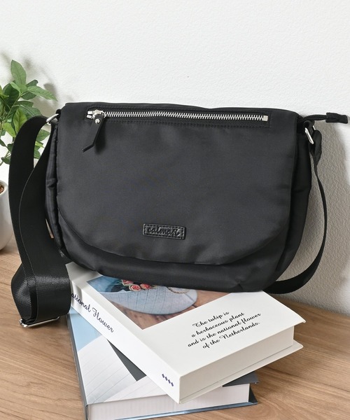 GLACIER（グラシア）の「【非フッ素撥水加工】多収納フラップショルダー（ショルダーバッグ・レディース・ブラック/アイボリー/スミクロ・FREE）」の2枚目の写真