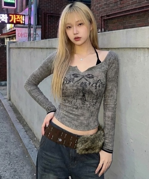 .KOM(ドットコム)の「A'GEM/9 × .kom 『.KOM/ドットケーオーエム』ヴィンテージレイヤードリブトップス(Tシャツ/カットソー・レディース・グレー/ブラック・M)」の4枚目の写真