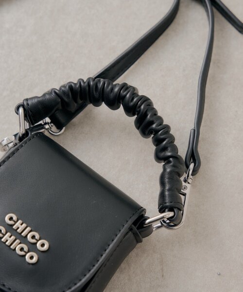 Chico(チコ)の「ギャザーハンドルフラップデザインスマホポーチ(その他小物・レディース・ピンク/アイボリー/ブラック/ブルー・FREE)」の9枚目の写真