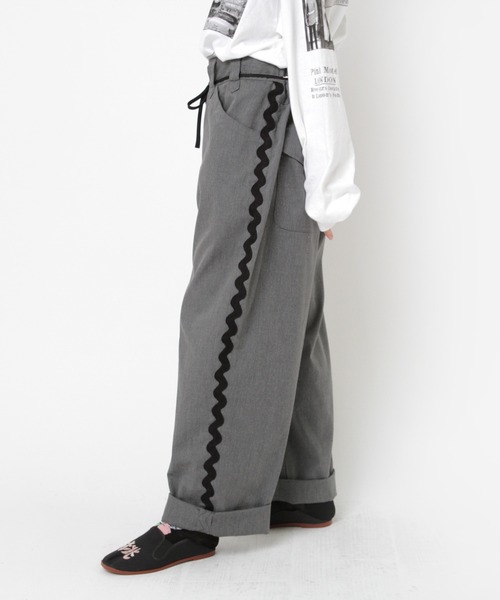 RNA(アールエヌエー)の「R4406 PINKMOTEL ウェーブテープパンツ(その他パンツ・レディース・ワンウォッシュ/グレー・MEDIUM)」の4枚目の写真