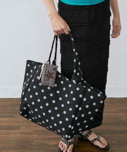 Rohwel(ローウェル)の「Oversized Dot Tote Bag / オーバーサイズドットトートバッグ(トートバッグ・レディース・ホワイト/ブラック・FREE)」の9枚目の写真
