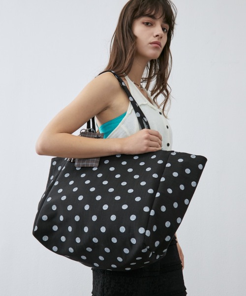 Rohwel(ローウェル)の「Oversized Dot Tote Bag / オーバーサイズドットトートバッグ(トートバッグ・レディース・ホワイト/ブラック・FREE)」の8枚目の写真