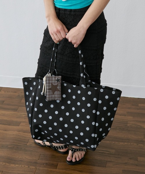Rohwel(ローウェル)の「Oversized Dot Tote Bag / オーバーサイズドットトートバッグ(トートバッグ・レディース・ホワイト/ブラック・FREE)」の4枚目の写真