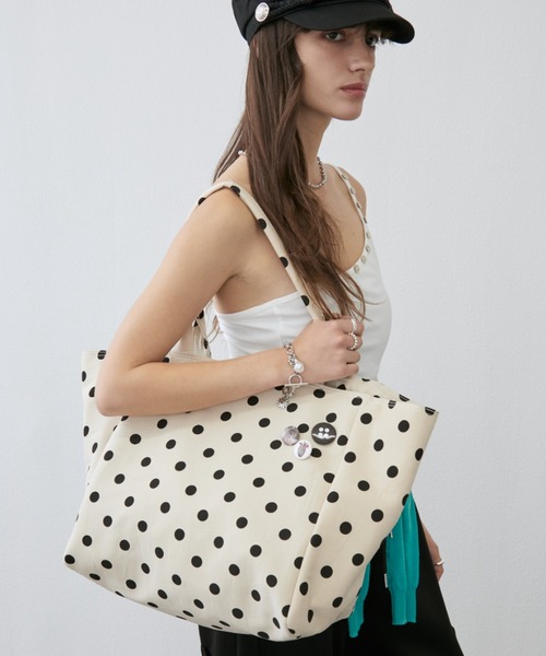 Rohwel(ローウェル)の「Oversized Dot Tote Bag / オーバーサイズドットトートバッグ(トートバッグ・レディース・ホワイト/ブラック・FREE)」の17枚目の写真