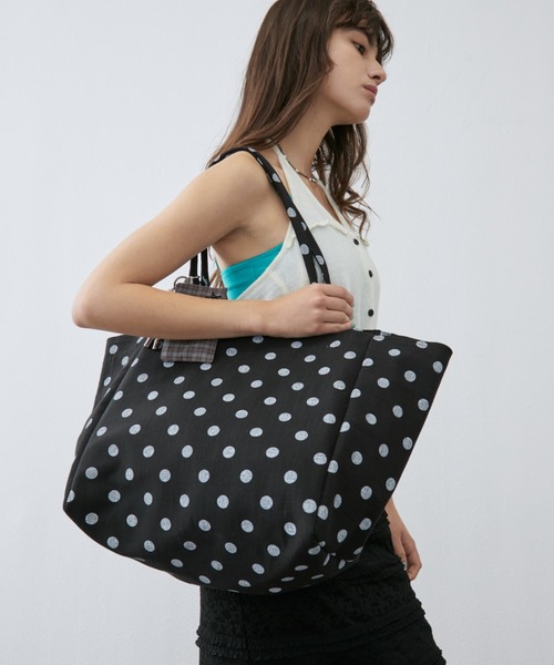 Rohwel(ローウェル)の「Oversized Dot Tote Bag / オーバーサイズドットトートバッグ(トートバッグ・レディース・ホワイト/ブラック・FREE)」の7枚目の写真