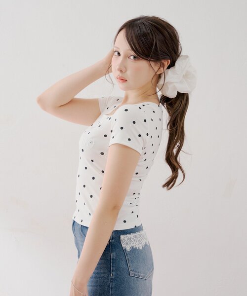 Chico(チコ)の「ドットロゴT+シュシュセット(Tシャツ/カットソー・レディース・ブルー系その他2/ホワイト系その他2/ホワイト/ネイビー・FREE)」の5枚目の写真