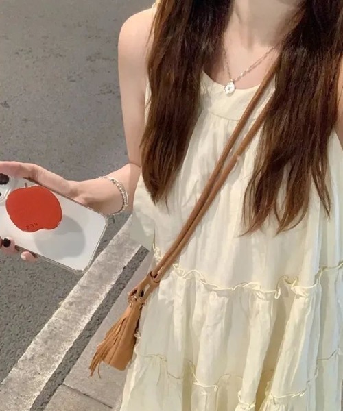 AMAJI（アマジ）の「ホルターネック フリル ワンピース（ワンピース・レディース・ベージュ・SMALL/MEDIUM/LARGE/X-LARGE）」の5枚目の写真