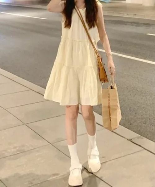 AMAJI（アマジ）の「ホルターネック フリル ワンピース（ワンピース・レディース・ベージュ・SMALL/MEDIUM/LARGE/X-LARGE）」の4枚目の写真