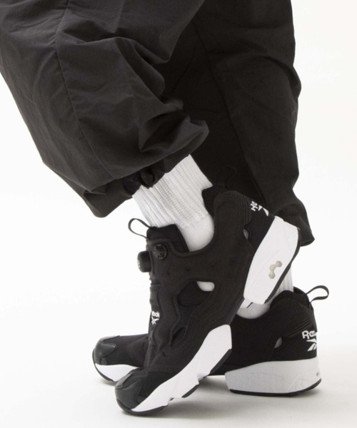 Reebok(リーボック)の「リーボック Reebok インスタポンプフューリー 94 INSTAPUMP FURY 94(スニーカー・メンズ・ブラック・23.0cm/23.5cm/24.0cm/24.5cm/25.0cm/25.5cm/26.5cm/27.0cm)」の2枚目の写真