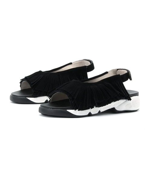 A part by（アパートバイ）の「ME&HERフリンジサンダル 708038（サンダル・レディース・オフホワイト/ブラック・23.5cm/24.5cm）」の2枚目の写真