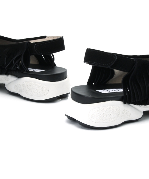 A part by（アパートバイ）の「ME&HERフリンジサンダル 708038（サンダル・レディース・オフホワイト/ブラック・23.5cm/24.5cm）」の8枚目の写真
