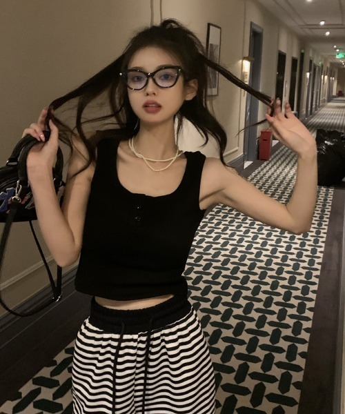 boemy(ボエミー)の「ヘンリーネッククロップド タンクトップ(タンクトップ・レディース・カーキ/ピンク/ホワイト/グレー/ブラック・S/M/XL/L)」の22枚目の写真