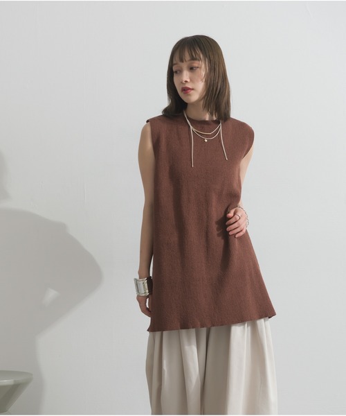 OandI（オーアンドアイ）の「リブニットバックスリットタンク（タンクトップ・レディース・ブラウン/アイボリー・M）」の2枚目の写真