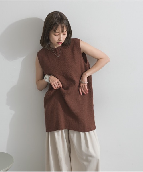 OandI（オーアンドアイ）の「リブニットバックスリットタンク（タンクトップ・レディース・ブラウン/アイボリー・M）」の3枚目の写真