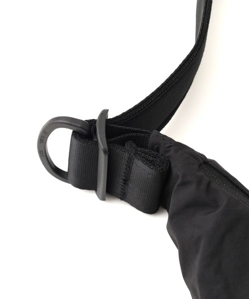 THE NORTH FACE(ザノースフェイス)の「THE NORTH FACE FICUS SHOULDER / ザ・ノース・フェイス フィーカス ショルダー(ショルダーバッグ・レディース・ブラック・FREE)」の3枚目の写真